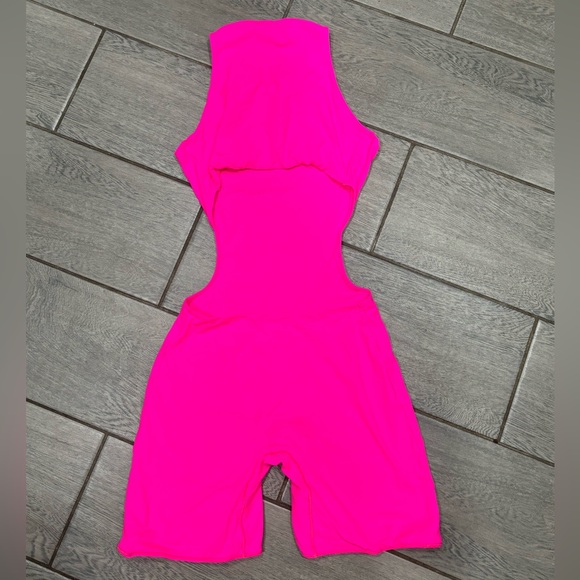 NWOT Skims High Neck Cutout Onesie Romper Jumpsuit Shorts Neon Pink Size Small - Picture 4 of 7